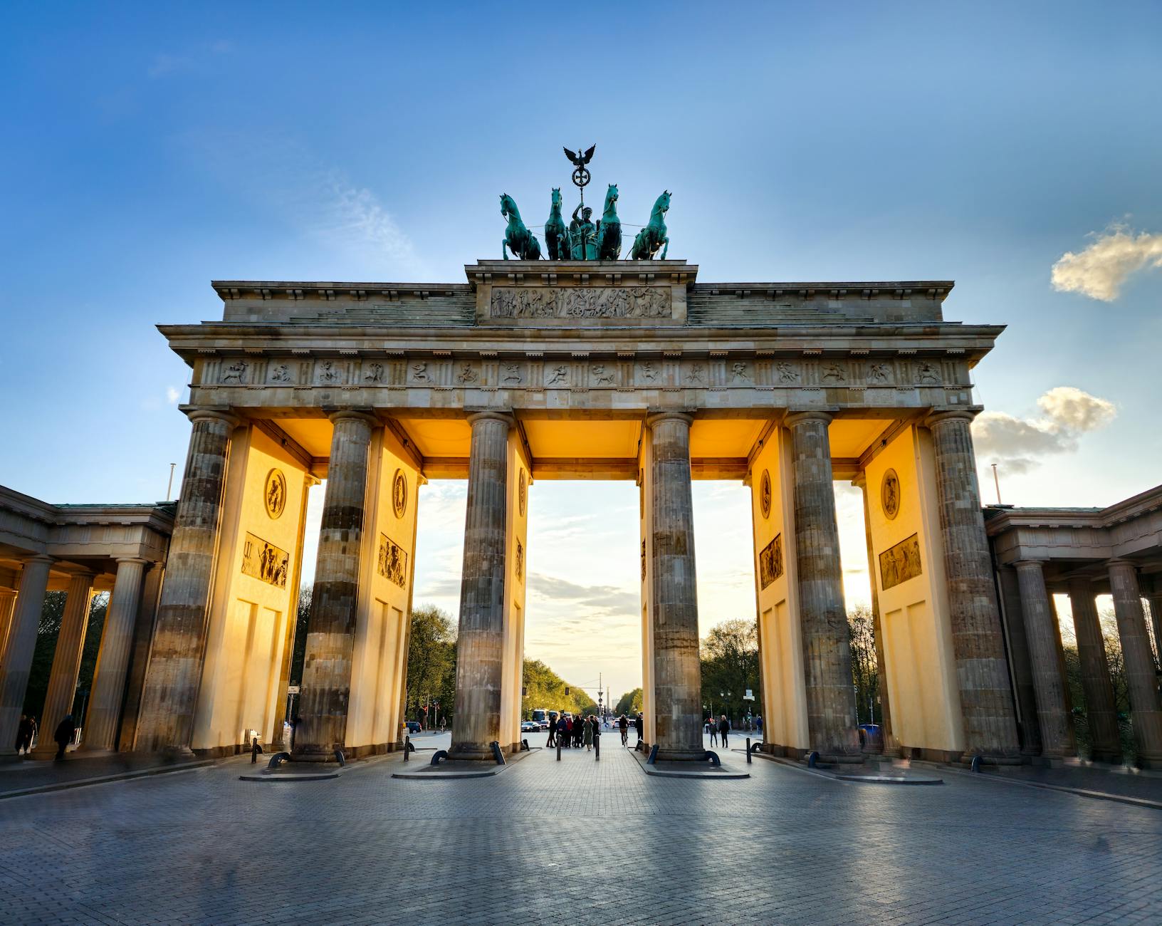 Tourists sightseeing at Berlin landmark