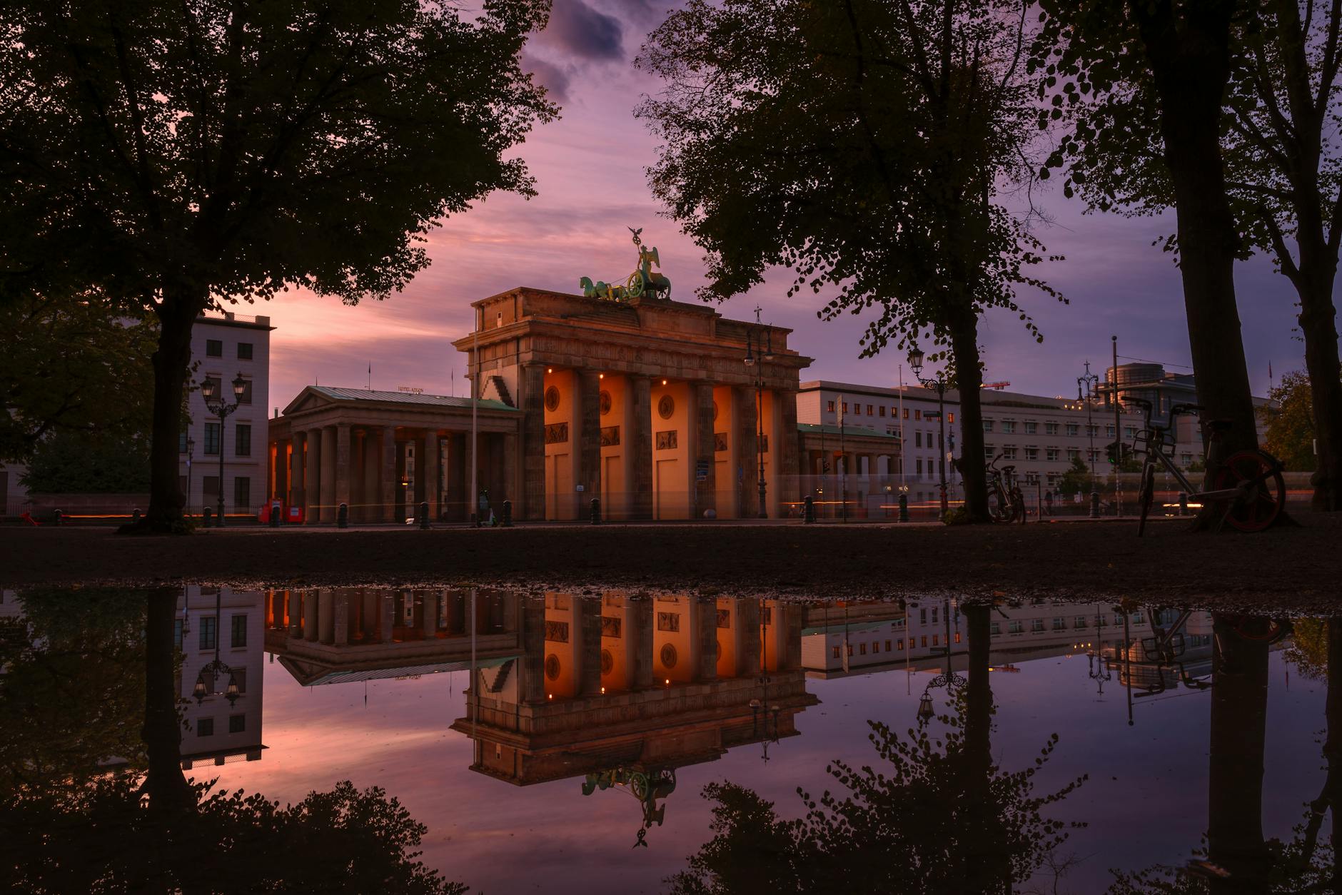 Brandenburg Gate Berlin sunrise Quadriga golden hour itinerary