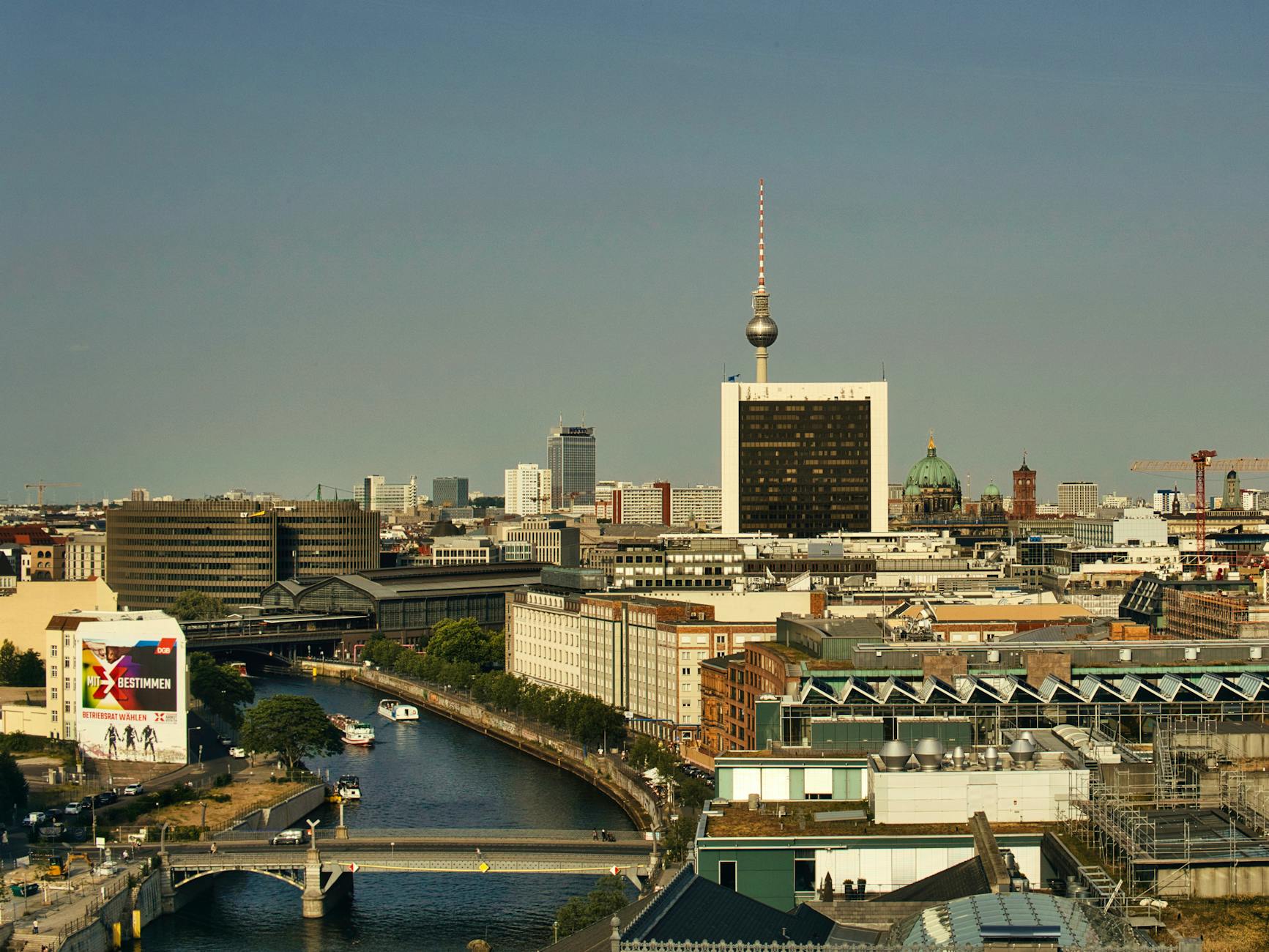 Berlin Spree river skyline view — best time to visit Berlin guide